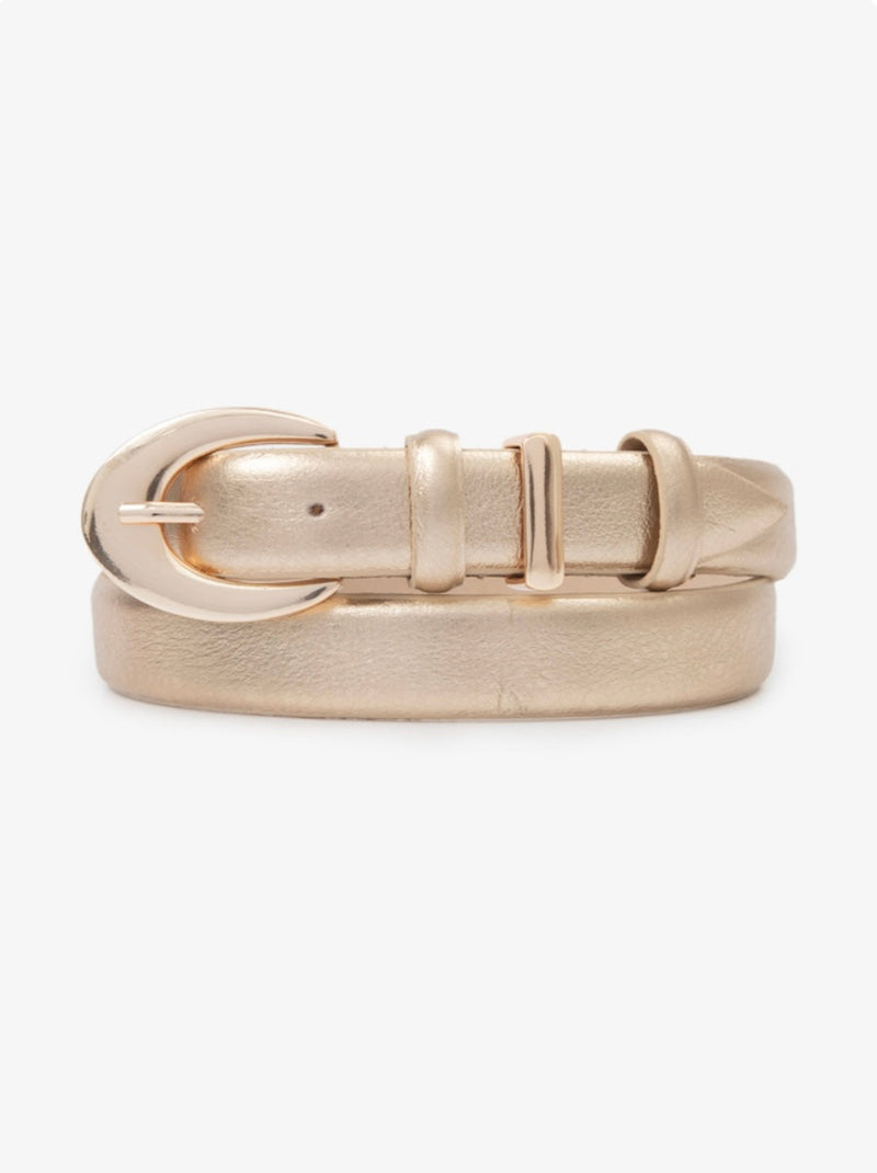 Cinto Emily (Couro Metalizado Dourado com Fivela e Passante Dourado). Em até 4 x R$  41,25. Sem Juros.